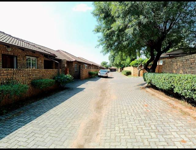 2 BEDROOM TOWNHOUSE FOR SALE IN AMANDASIG